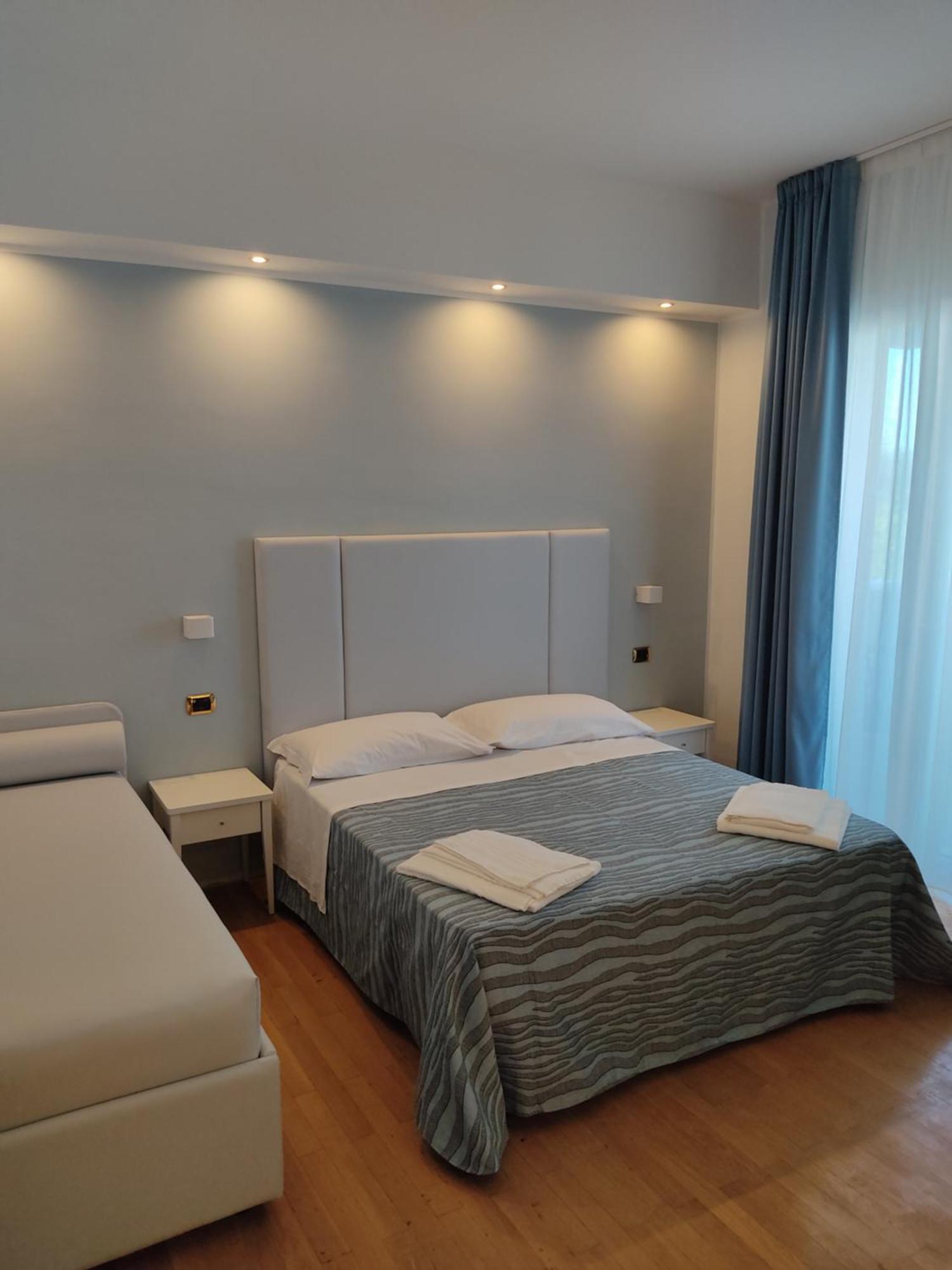 Hotel Caravel Park Rimini Exterior photo